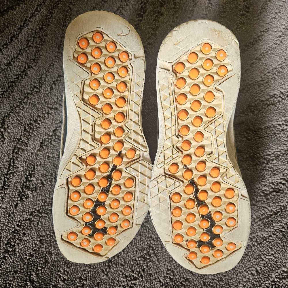 Nike indoor turf sneakers, Kids 2Y - Picture 14 of 14